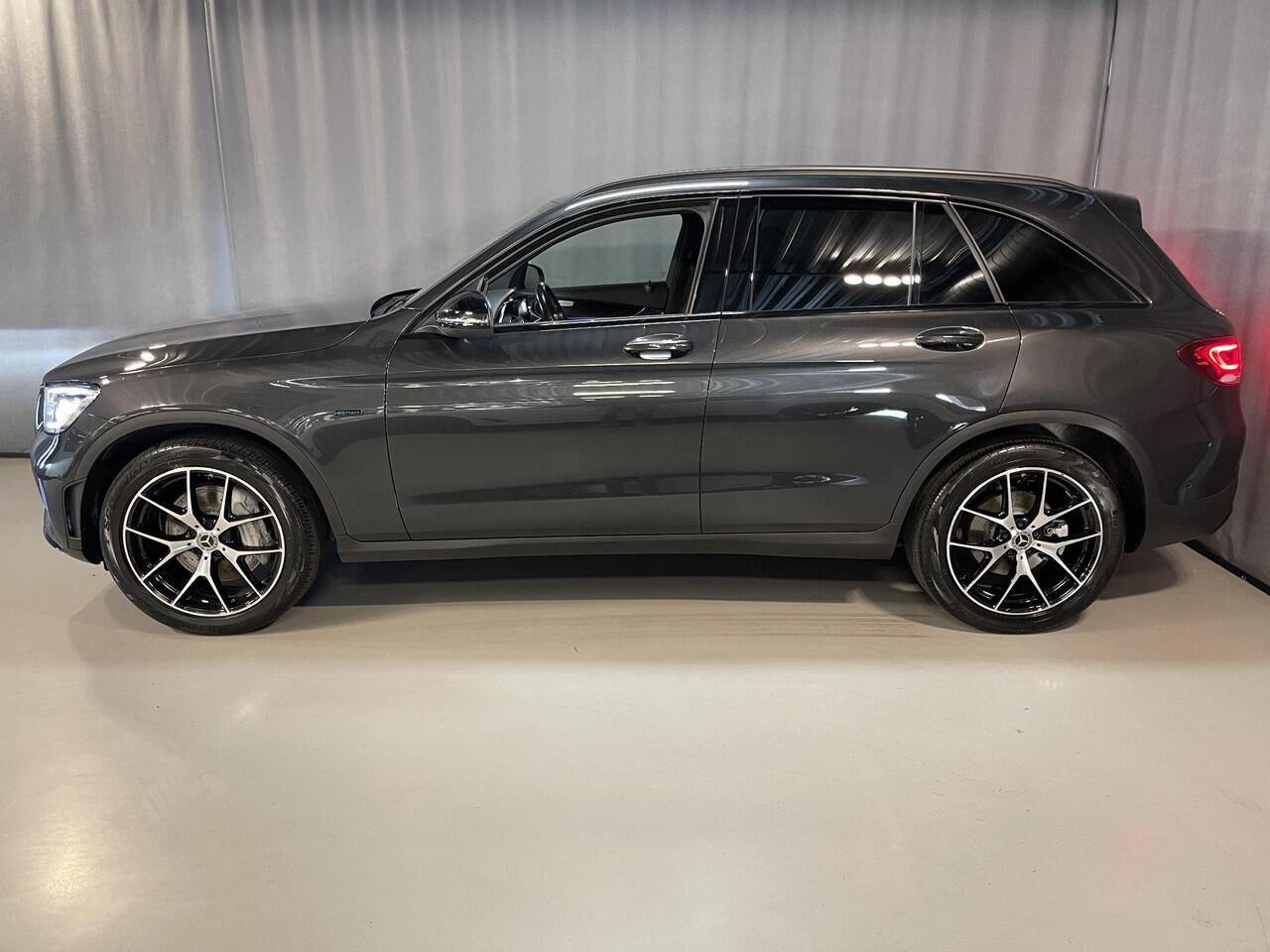 Mercedes-Benz GLC-KLASSE 300e 4MATIC AMG Line 20"/Luchtvering/Adaptieve cruise/Burmester/Matrix LED/Apple Carplay & Android Auto/Stoelverwarming/Elektrische klep