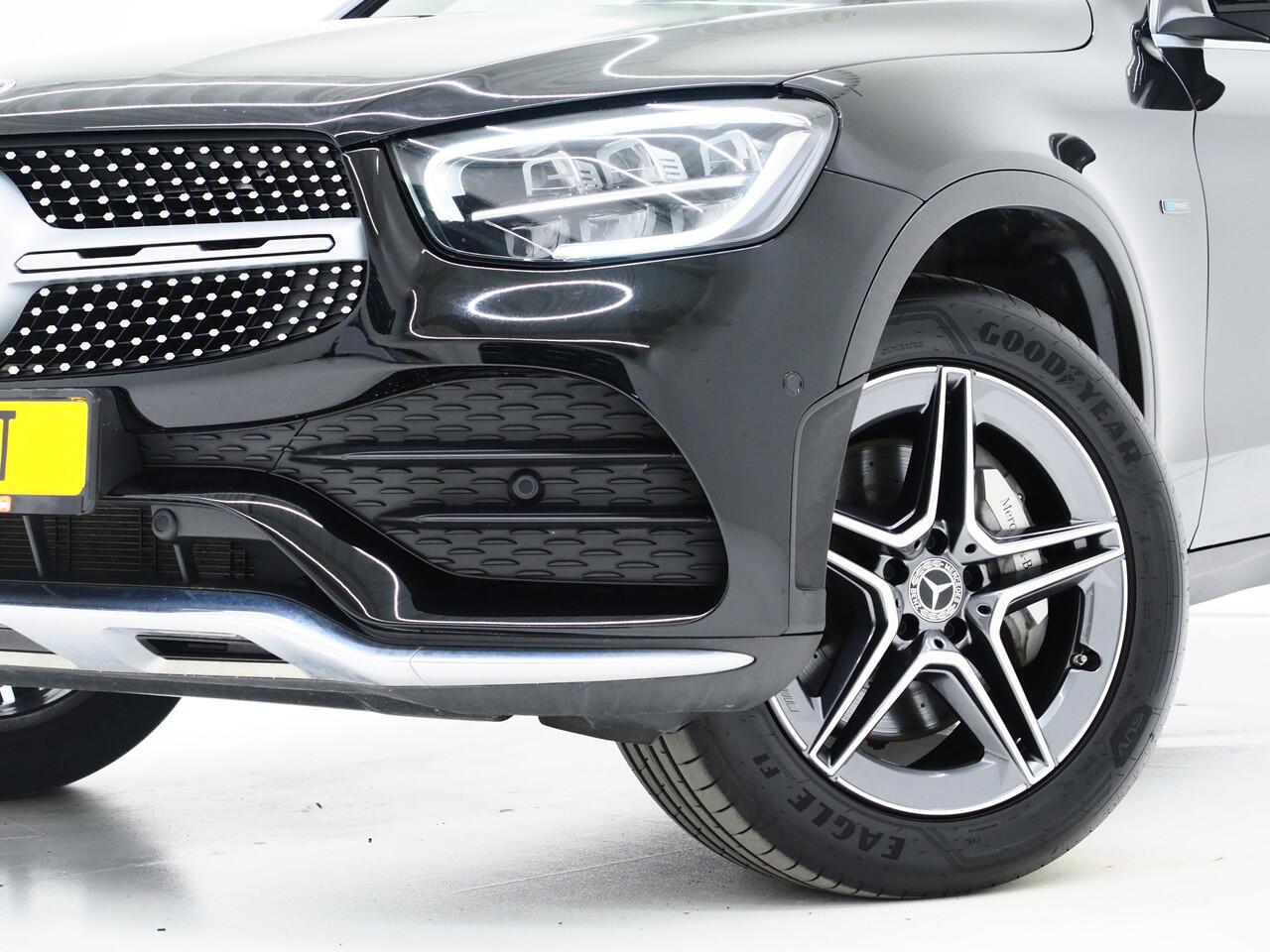 Mercedes-Benz GLC-KLASSE 300e 4MATIC AMG | Panoramadak | Trekhaak | Camera | Cruise | DAB | Stoelverwarming