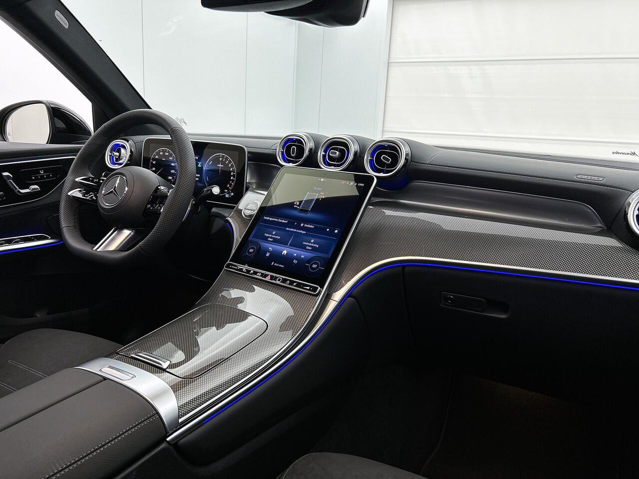 Mercedes-Benz GLC-KLASSE 300e 4MATIC Sport Edition | Premium Pakket | Nightpakket | Trekhaak | Rijassistentiepakket Plus | Winterpakket | 20 inch AMG velgen | 360°-camera | Augmented reality voor navigatie | DIGITAL LIGHT |