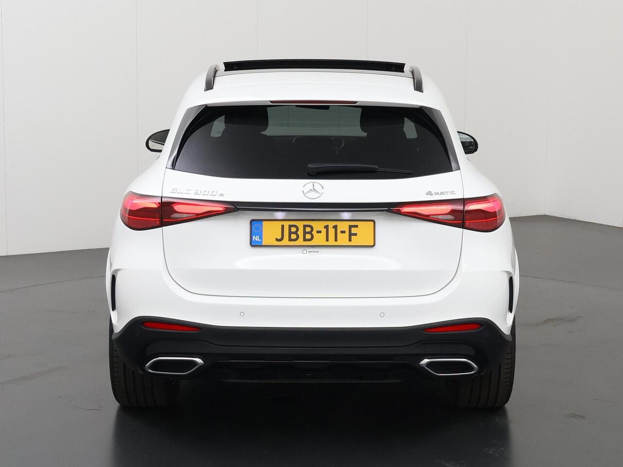 Mercedes-Benz GLC-KLASSE 300e 4MATIC AMG Line | Burmester | Panoramadak | Trekhaak | Memory | Keyless | Night pakket |