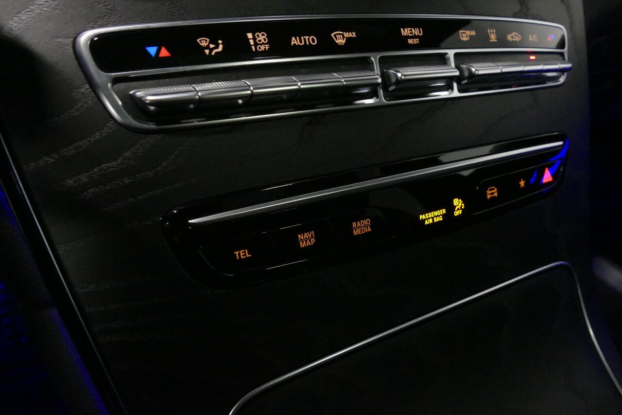 Mercedes-Benz GLC-KLASSE 300e 4MATIC AMG Line / Panamericana Grille / Panoramadak / Elektr. verstelbare voorstoelen + memory / Apple Carplay - Android Auto / Sfeerverlichting / Rondomzichtcamera / MANUFAKTUR kleur / Elektr. wegklapbare trekhaak / 21'' LMV / Keyless / LED High Per