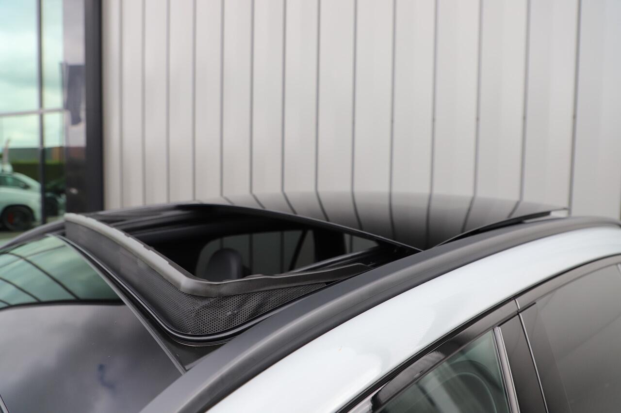 Mercedes-Benz GLC-KLASSE 400e AMG 4-Matic | 381PK | Head-up | Keyless-go | Pano | Sfeerverlichting | Burmester | Digital-light | Trekhaak | 2024.