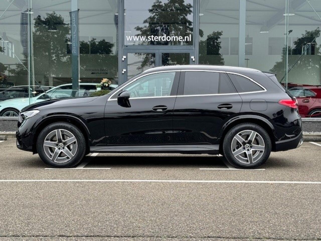 Mercedes-Benz GLC-KLASSE 300e 4MATIC AMG I Airmatic l Gestuurde achteras l Panoramadak l Burmester l Distronic l LED met adaptief groot licht assistent l Memory l MBUX l Wegklapbare trekhaak l Sfeerverlichting l 360 Camera | Techniek- pakket l Winter pakket l Smartphone integrati