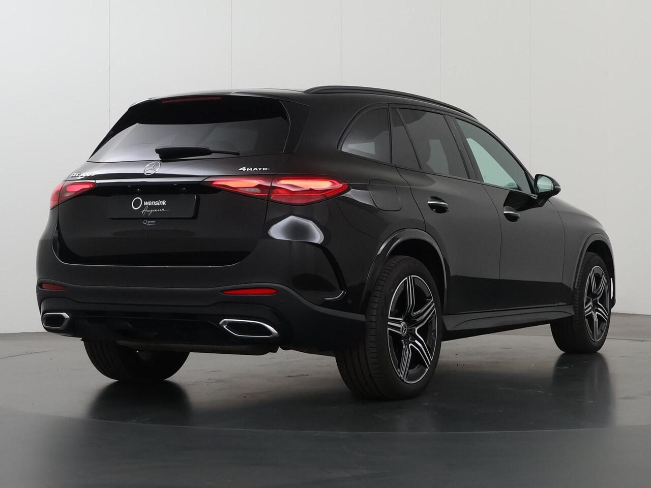 Mercedes-Benz GLC-KLASSE 300e 4MATIC AMG Line | Panoramadak | Trekhaak | Carbon | Winter pakket | 360 camera | Keyless GO |