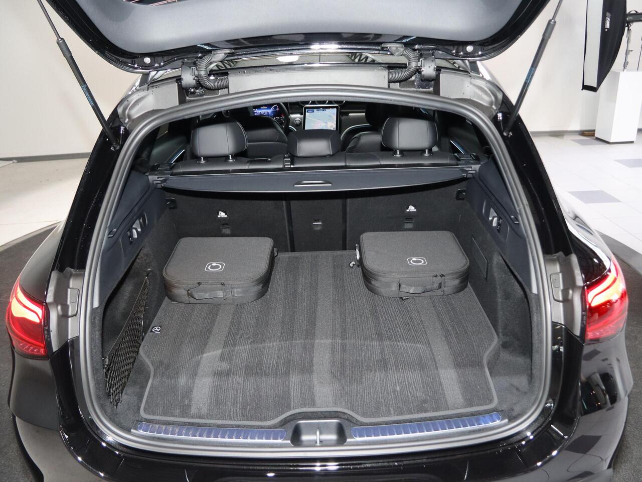 Mercedes-Benz GLC-KLASSE 300e 4MATIC Sport Edition | Panoramaschuifdak | Premium pakket | Nightpakket | 360° camera | Dodehoekassistent | DIGITAL LIGHT |