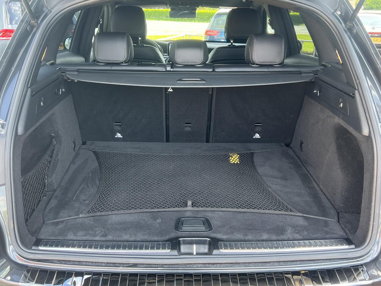 Mercedes-Benz GLC-KLASSE 200 4MATIC Premium Plus AMG Night Pakket Navigatie Trekhaak Panoramadak Rondzicht Camera Stoelverwarming 20 Inch Velgen Keyless DAB Carplay 1e Eigenaar NL Auto BTW