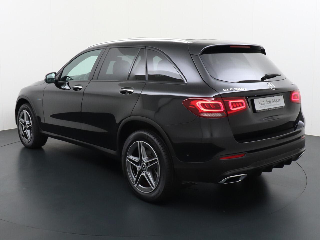 Mercedes-Benz GLC-KLASSE 300e AMG 4Matic // Panoramadak // Burmester // 360 Camera // Keyless // Carbon // Sfeerverlichting // Carplay