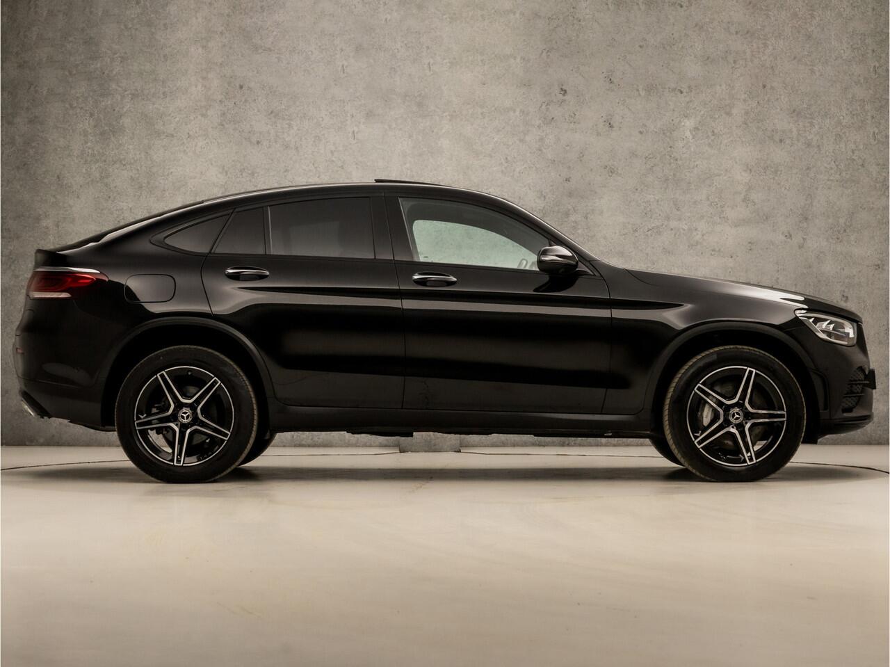 Mercedes-Benz GLC-KLASSE 300e 4MATIC AMG Line Coupe 320Pk Automaat (SCHUIFDAK, VIRTUAL COCKPIT, SFEERVERLICHTING, LEDER/ALCANTARA, 360 CAMERA, GROOT NAVI, STOELVERWARMING, NIEUWSTAAT)