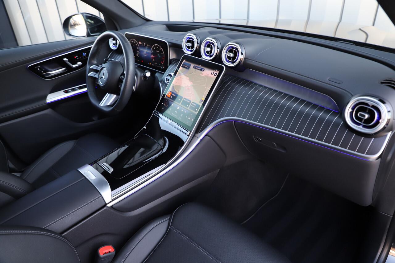 Mercedes-Benz GLC-KLASSE 300 AMG 4-Matic | 258PK | Luchtvering | Achterasbesturing | Massage | Head-up | Keyles-go | Burmester | Sfeerverlichting | Pano | Digital-light | 2023.