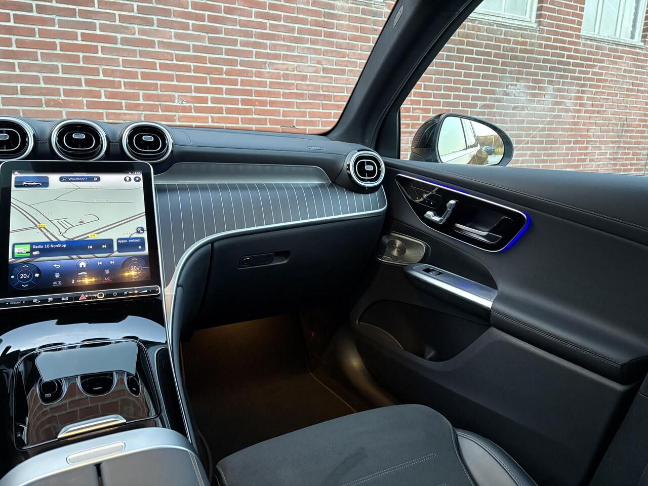 Mercedes-Benz GLC-KLASSE 300e 4MATIC AMG Line | Pano | Burmester | Trekhaak |