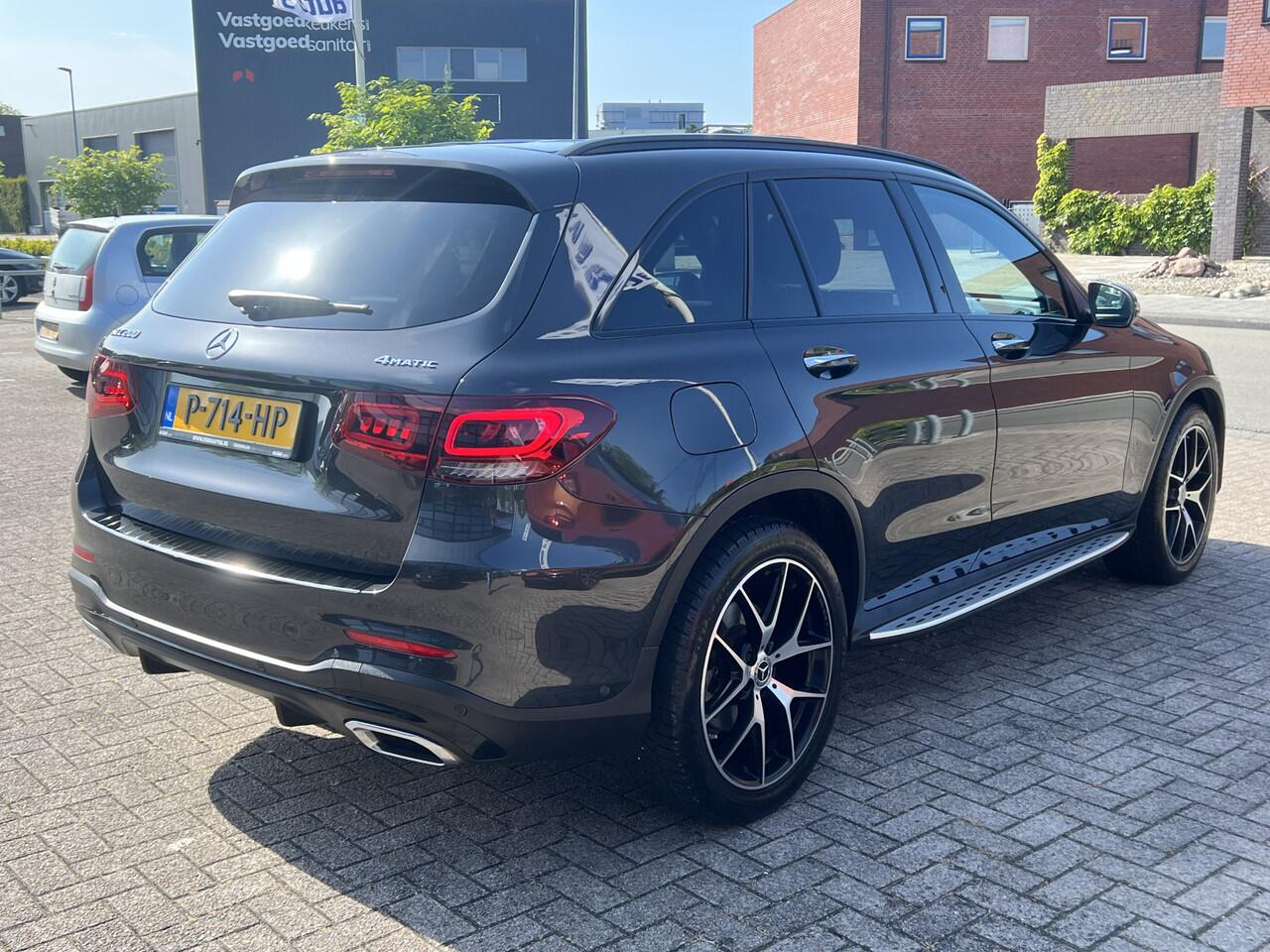 Mercedes-Benz GLC-KLASSE 200 4MATIC Premium Plus AMG Night Pakket Navigatie Trekhaak Panoramadak Rondzicht Camera Stoelverwarming 20 Inch Velgen Keyless DAB Carplay 1e Eigenaar NL Auto BTW