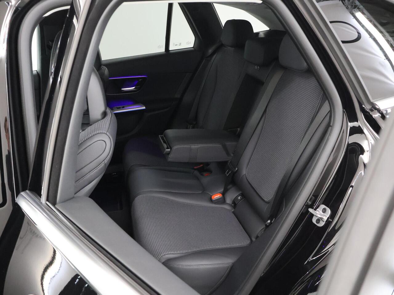 Mercedes-Benz GLC-KLASSE 300e 4MATIC Luxury Line | Rijassistentiepakket | Winter pakket | Trekhaak | 360 camera | Sfeerverlichting |