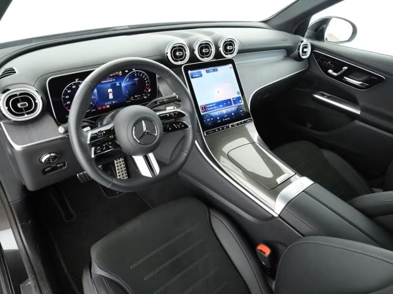 Mercedes-Benz GLC-KLASSE 300e 4MATIC AMG Line MEMORY TREKHAAK LED CAMERA STUURVERWARMING STOELVERWARMING