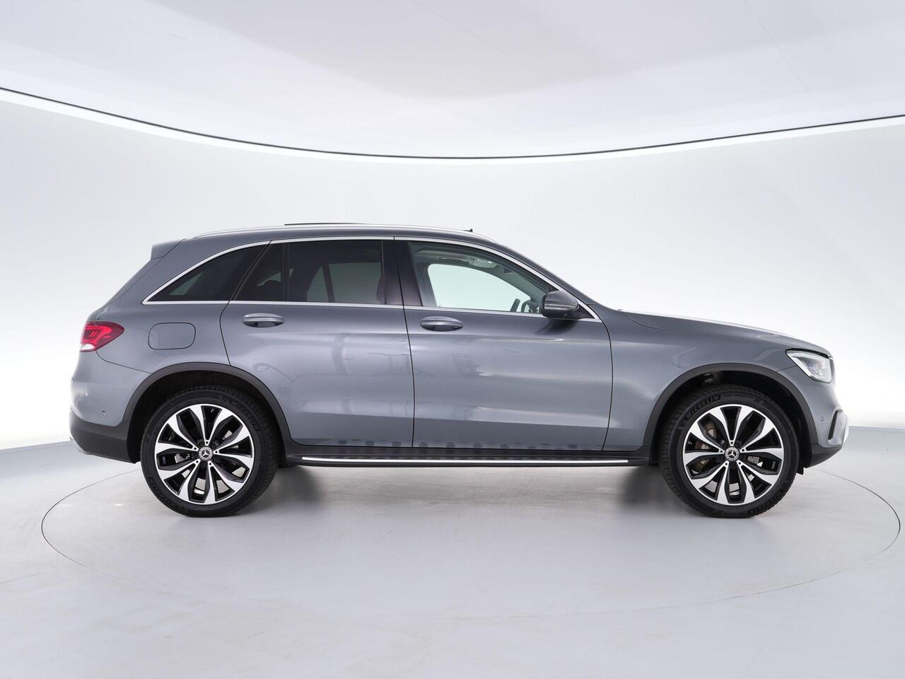 Mercedes-Benz GLC-KLASSE 300e 320pk 4MATIC Business Solution |BTW|dealer onderhouden|panoramadak|Burmester|elek. trekhaak|Apple Carplay|360 camera|stoelverwarming voor & achter|climate control|blind spot|