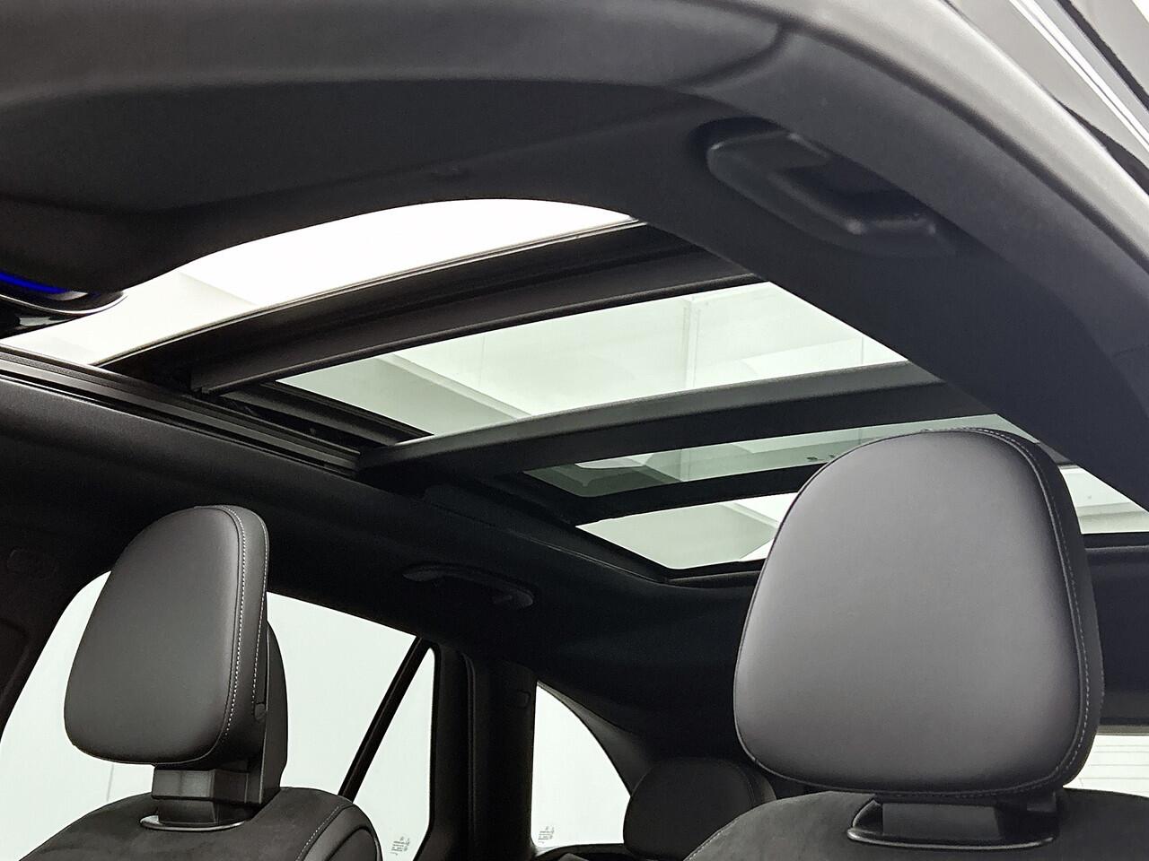 Mercedes-Benz GLC-KLASSE 300e 4MATIC Sport Edition | Premium pakket | Trekhaak | Nightpakket | Winter pakket | Rijassistentiepakket Plus | Digital Light | 360°-camera | Panoramaschuifdak | Memorypakket |