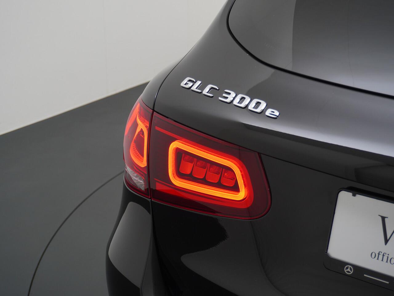 Mercedes-Benz GLC-KLASSE 300e AMG 4Matic // Panoramadak // Burmester // 360 Camera // Keyless // Carbon // Sfeerverlichting // Carplay