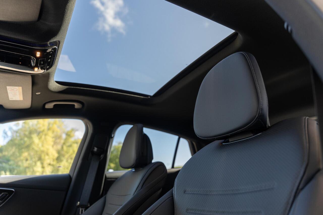 Mercedes-Benz GLC-KLASSE Coupé 300e 4MATIC Sport Edition | Panoramaschuifdak | Rijassistentiepakket Plus | Nightpakket | Premium pakket