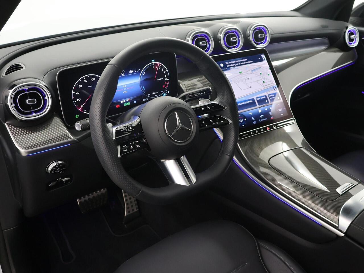 Mercedes-Benz GLC-KLASSE 300e 4MATIC AMG Line | Premium pakket | Panoramadak | Rij-assistentie pakket | Digital Light | Parkeer pakket | 20-Inch |