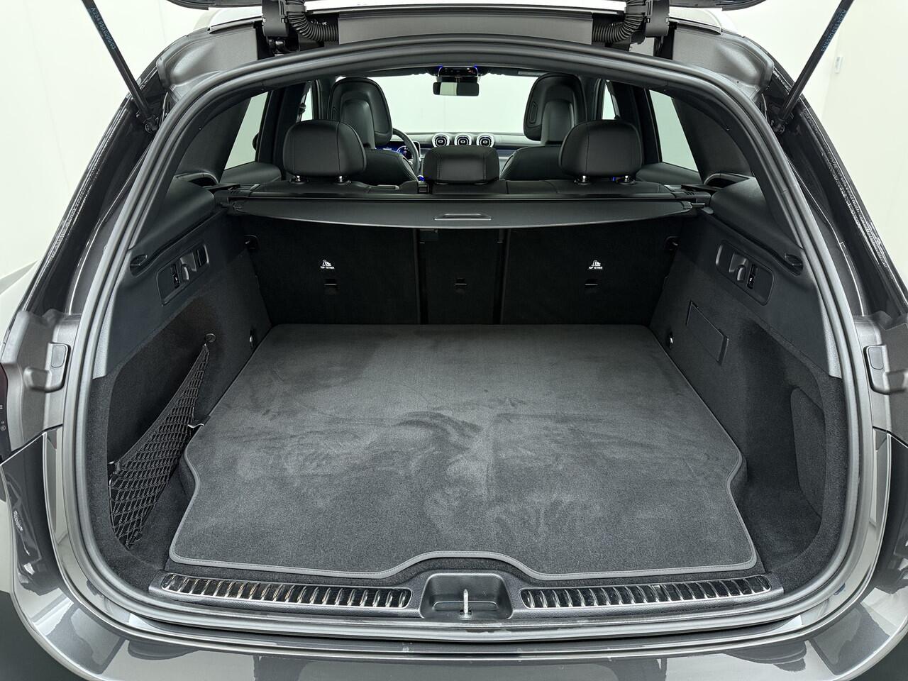 Mercedes-Benz GLC-KLASSE 300 e 4MATIC AMG Line | Pano Trekhaak Memory Digital