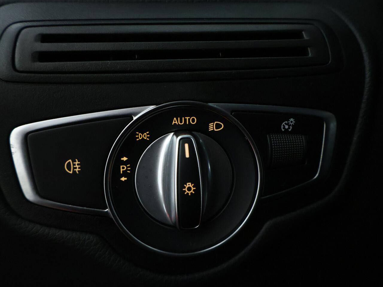 Mercedes-Benz GLC-KLASSE 300 e 4MATIC AMG Plug-In Hybride | Night Pakket | Panoramadak | 20 Inch AMG Velgen | Inclusief 24 maanden MB Certified garantie voor Europa.