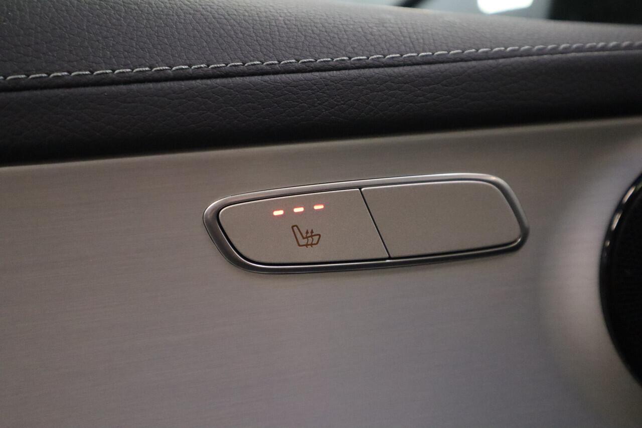 Mercedes-Benz GLC-KLASSE Coupé 300e 4MATIC Business Solution AMG Hybride Navigatie Cruise Control 19LMV 360 Camera Schuifdak