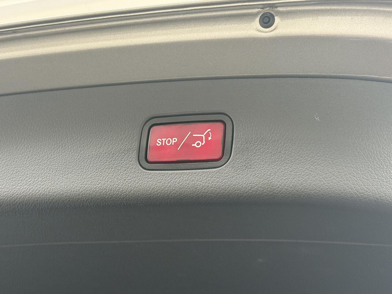 Mercedes-Benz GLC-KLASSE 400e 4Matic AMG 381PK // Airmatic // Trekhaak // Panoramadak // Achteras besturing // Memory // Treeplanken // 20 inch // Camera