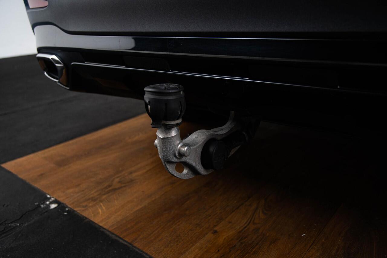 Mercedes-Benz GLC-KLASSE 400e 4MATIC AMG Line Trekhaak - Panoramadak - Treeplanken - Rijassistentiepakket plus - Comfortonderstel - Head up - Burmester - Memory pakket - ENERGIZING AIR CONTROL -