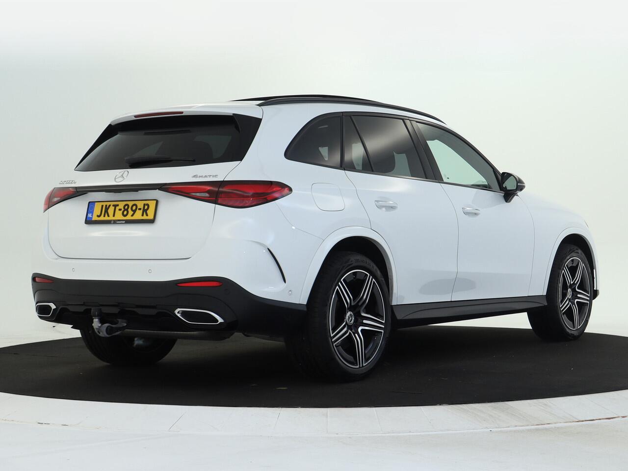 Mercedes-Benz GLC-KLASSE 300 e 4MATIC AMG P AMG Line Premium Plus | Alarm Klasse 3 | Trekhaak | Night Pakket | Distronic | Panorama Schuif-Kanteldak. Inclusief 24 maanden MB Certified garantie voor Europa.