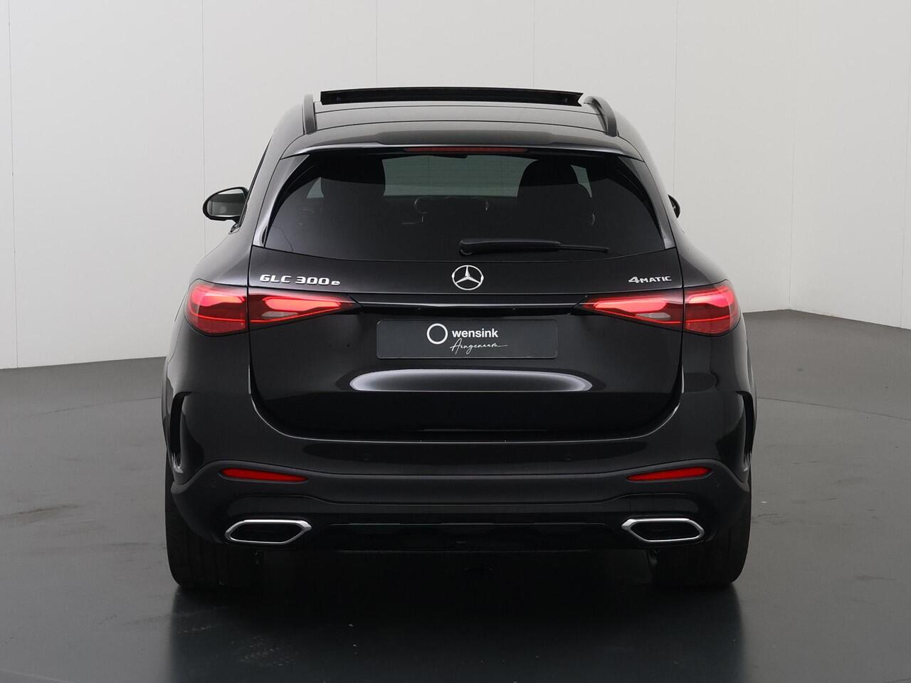 Mercedes-Benz GLC-KLASSE 300e 4MATIC Sport Edition | Panoramaschuifdak | Premium pakket | Nightpakket | 360° camera | Dodehoekassistent | DIGITAL LIGHT | Trekhaak |
