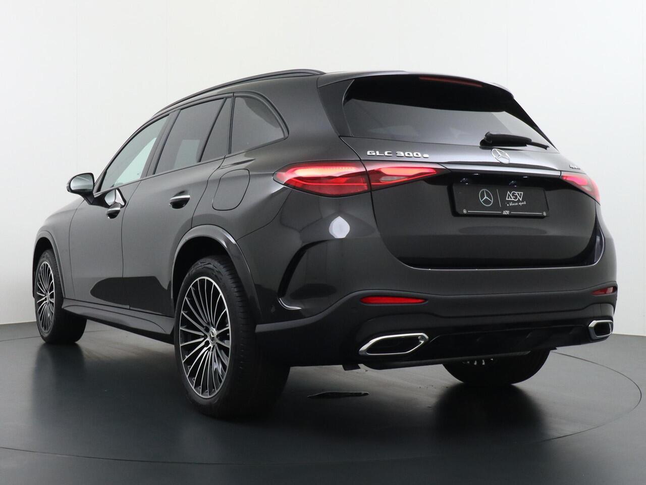 Mercedes-Benz GLC-KLASSE 300e 4MATIC Sport Edition | Panorama - Schuifdak | Memorystoelen | Apple Carplay & Android Auto | Digital Light | Niveauregeling | 360° Camera | Nightpakket | Sfeerverlichting