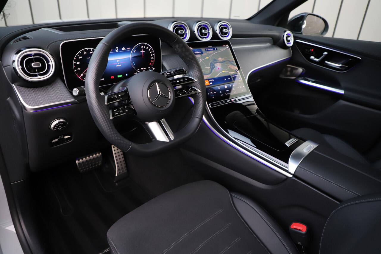 Mercedes-Benz GLC-KLASSE 400e AMG 4-Matic | 381PK | Head-up | Keyless-go | Pano | Sfeerverlichting | Burmester | Digital-light | Trekhaak | 2024.
