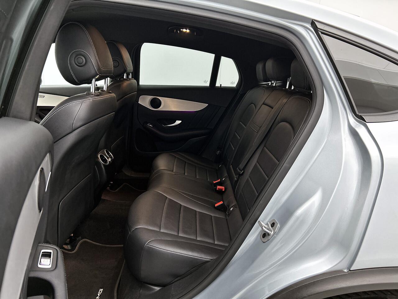 Mercedes-Benz GLC-KLASSE Coupé 300 e 4MATIC Business Solution AMG | Achteruitrijcamera | Apple CarPlay | Treeplanken | Spoiler | Inclusief 24 maanden MB Certified garantie voor Europa.