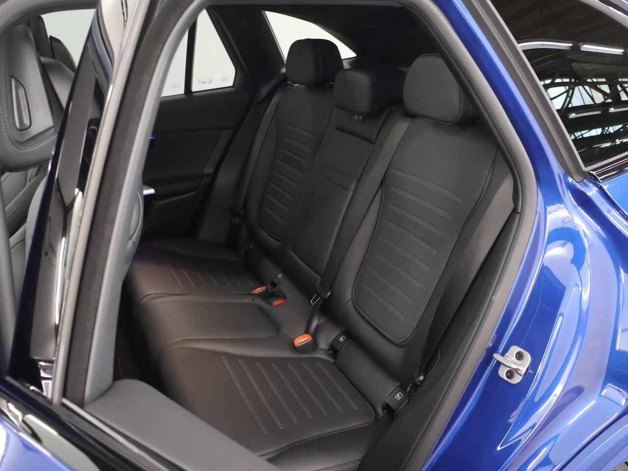 Mercedes-Benz GLC-KLASSE 300e 4MATIC Sport Edition | Panoramaschuifdak | Trekhaak | Premium | Night Pakket | 20"LM velgen AMG | 360°-camera | DIGITAL LIGHT | Stoelverwarming | Dodehoekassistent |