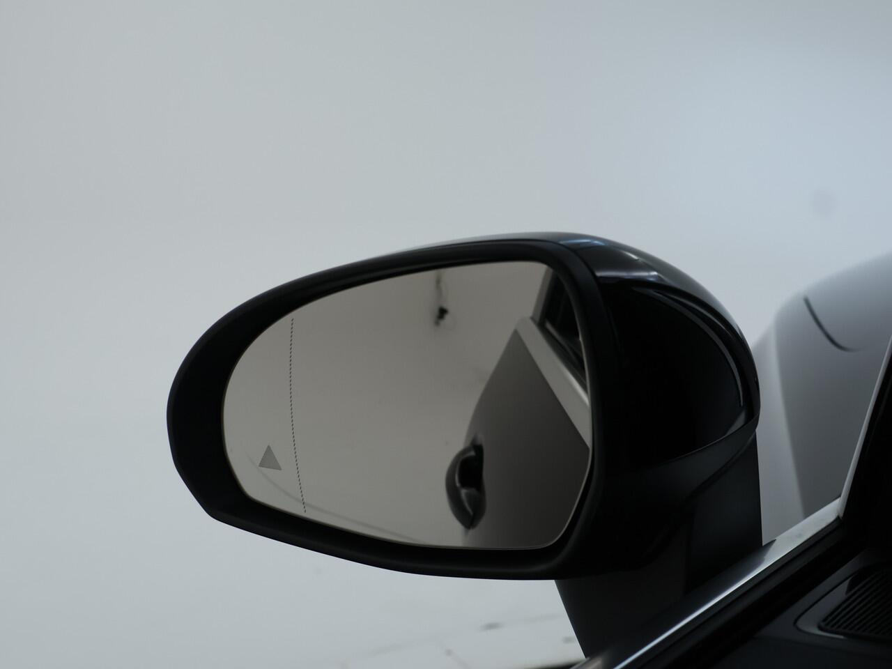 Mercedes-Benz GLC-KLASSE 300e 4MATIC Luxury Line | Avantgarde | Rijassistentiepakket plus | Memory voorstoelen | 360° camera | Stoel en Stuurverwarming | Inclusief 24 maanden MB Certified garantie voor Europa.