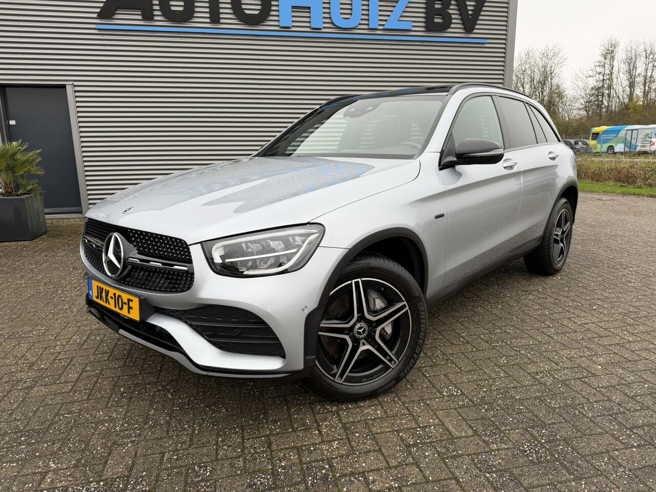 Mercedes-Benz GLC-KLASSE 300e 4MATIC AMG-Line LED Panoramadak Trekhaak 19 Inch Achteruitrijcamera PDC Carplay