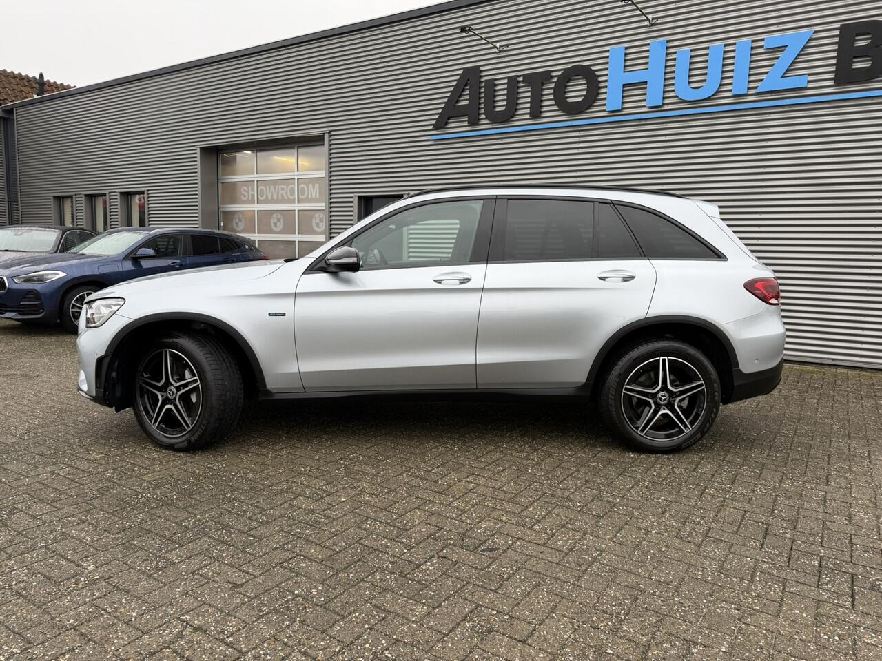 Mercedes-Benz GLC-KLASSE 300e 4MATIC AMG-Line LED Panoramadak Trekhaak 19 Inch Achteruitrijcamera PDC Carplay