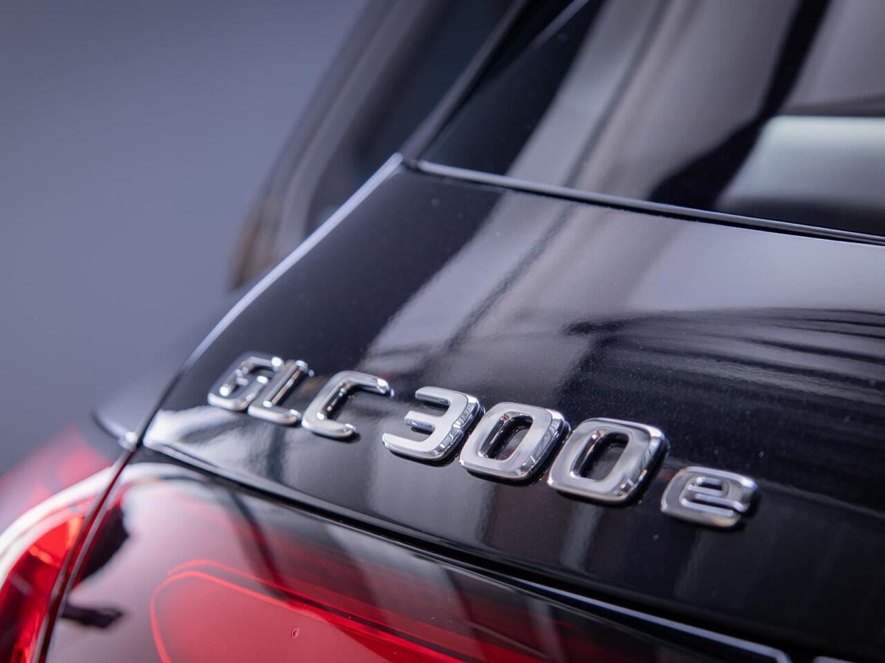 Mercedes-Benz GLC-KLASSE 300e 4MATIC AMG Line Panorama dak