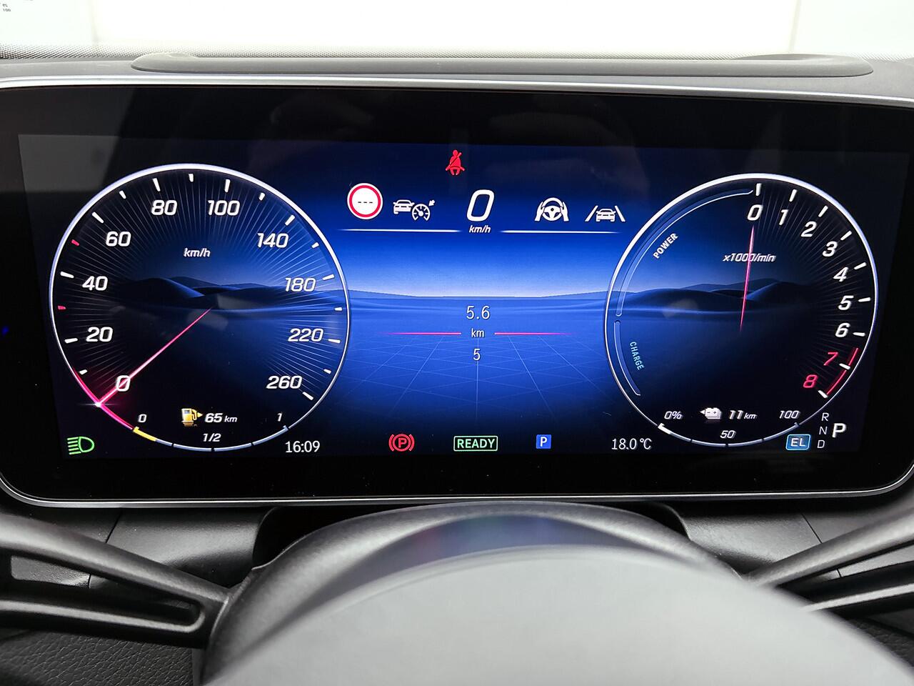 Mercedes-Benz GLC-KLASSE 300e 4MATIC Sport Edition | Premium Plus pakket | Stoelventilatie/- verwarming voor | Trekhaak | Rijassistentiepakket Plus | Nightpakket | Winter pakket | Head-up display | Nappaleder zwart |