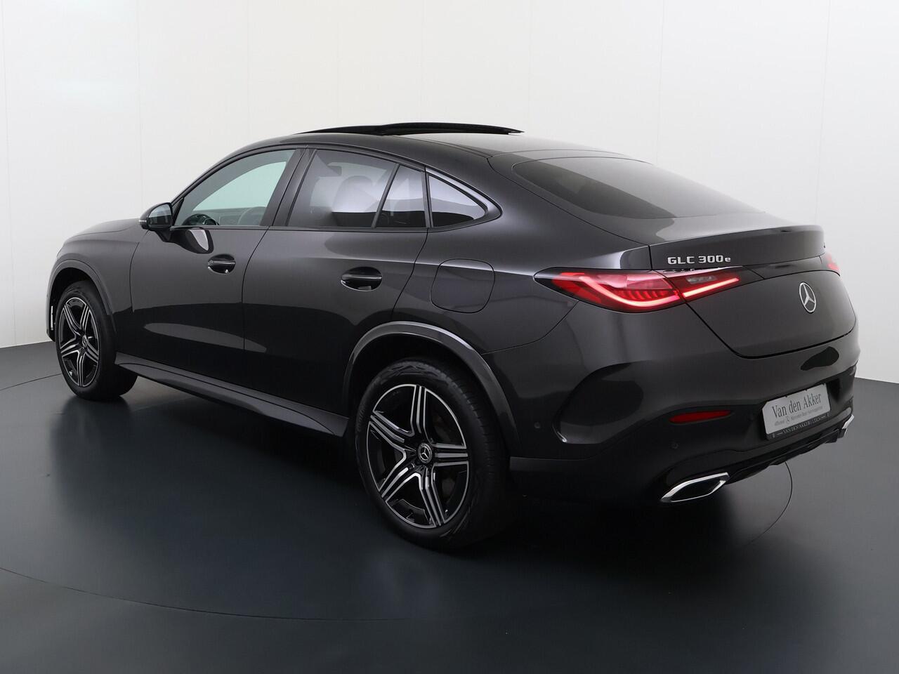 Mercedes-Benz GLC-KLASSE 300e AMG Coupé 4Matic // Trekhaak // Panoramadak // Headup Display // Burmester 3D // 360 Camera // Night pakket // Memory // Sfeerverlichting