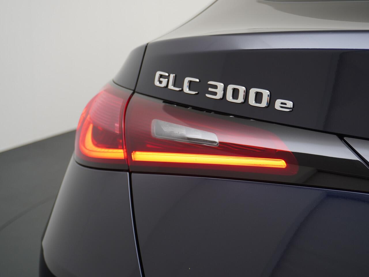 Mercedes-Benz GLC-KLASSE Coupé 300 e 4MATIC AMG Line | Distronic Trekhaak Keyless Memory