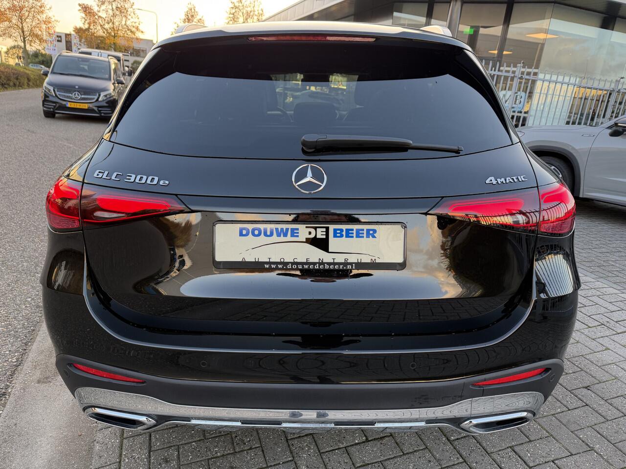 Mercedes-Benz GLC-KLASSE 300e 4MATIC AMG Line Premium Pano-Dak | Burmester | Treeplanken | Keyless | 360-Camera | Stoelverw. voor en achter