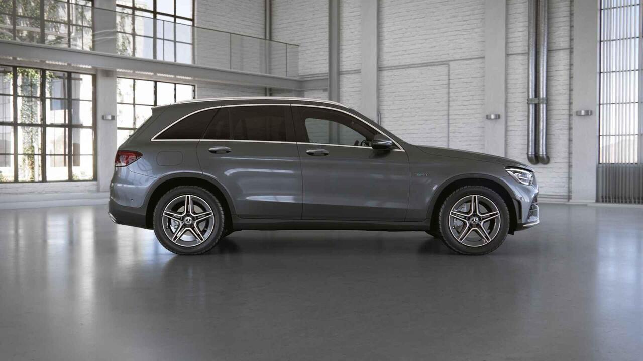 Mercedes-Benz GLC-KLASSE 300e 4MATIC | AMG | Panoramadak | Memory | Widescreen | Trekhaak | Stoelventilatie | Rijassistentiepakket | Keyless |