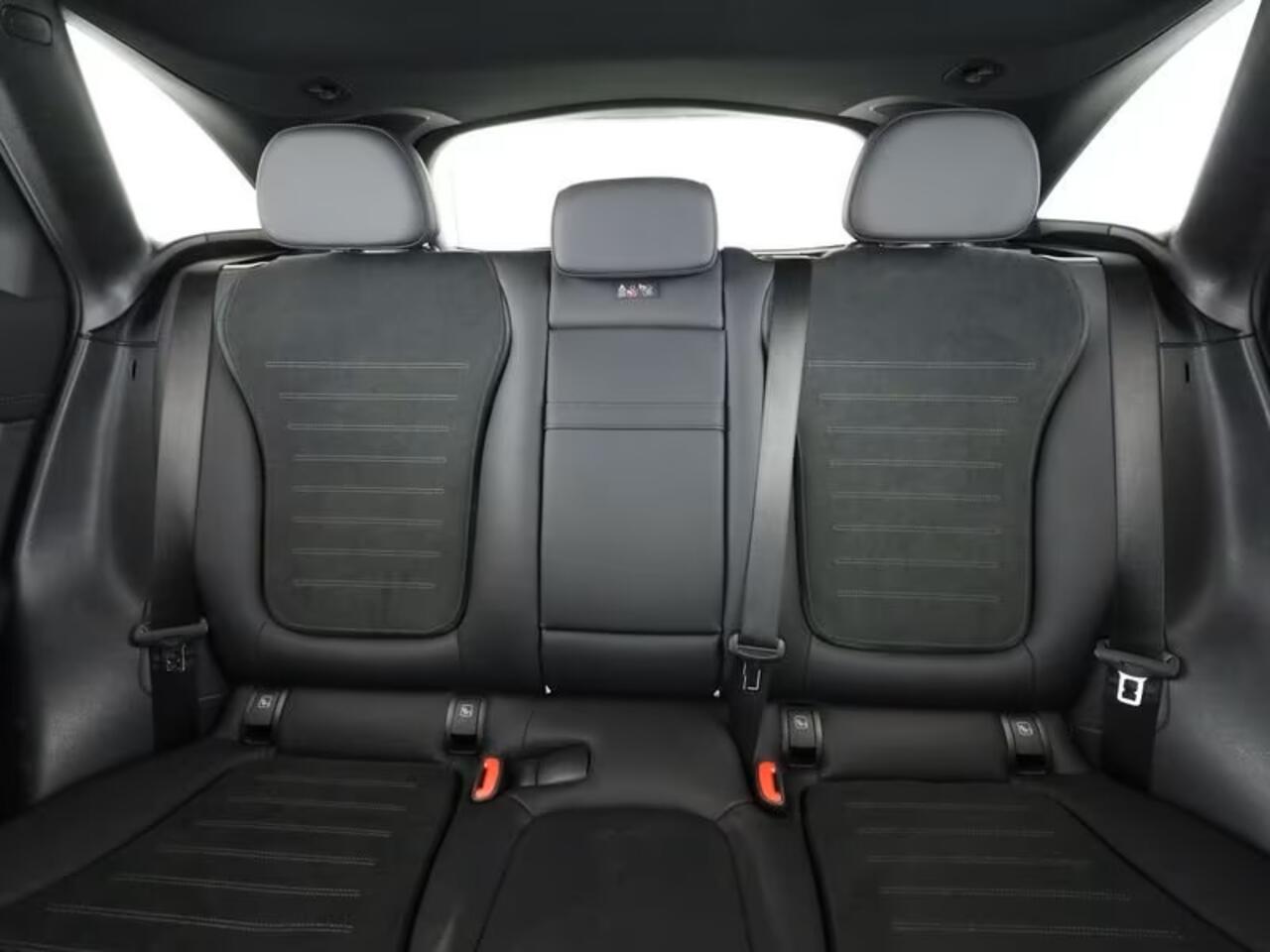 Mercedes-Benz GLC-KLASSE 300e 4MATIC AMG Line MEMORY TREKHAAK LED CAMERA STUURVERWARMING STOELVERWARMING