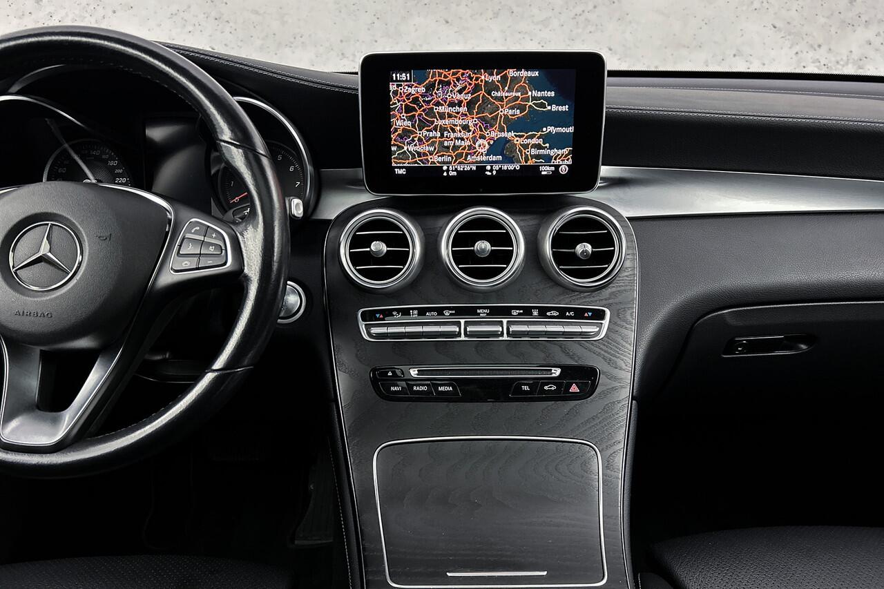 Mercedes-Benz GLC-KLASSE 350e 4MATIC Premium Plus | Elektrisch panoramadak | Leder | Camera | LED | Verwarmde stoelen