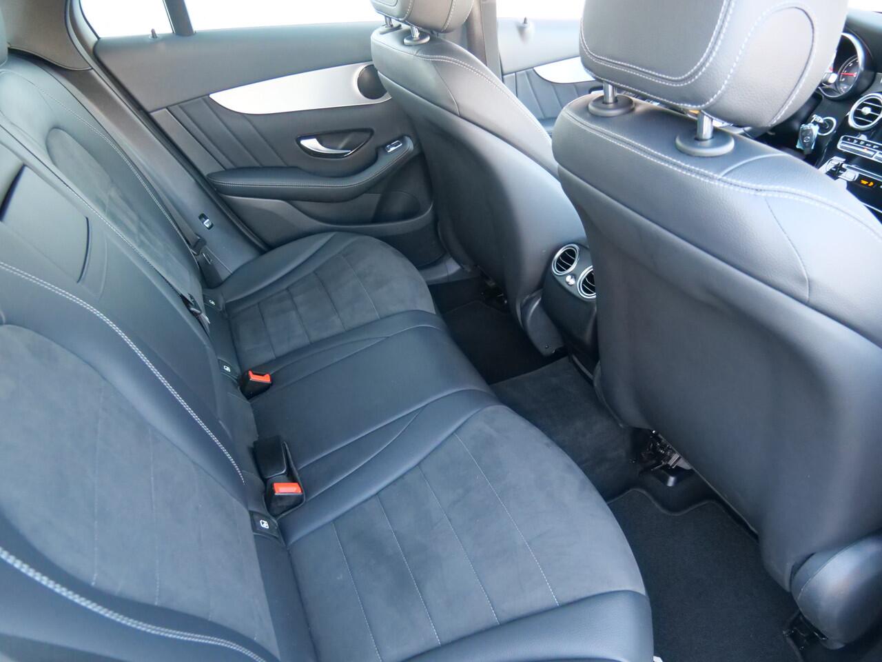 Mercedes-Benz GLC-KLASSE 250 211pk 4MATIC AMG-Line AUTOMAAT LED-koplampen / Trekhaak / AMG-Styling