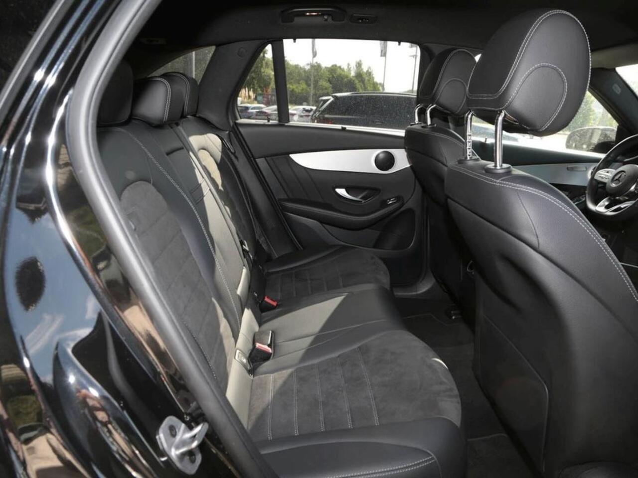 Mercedes-Benz GLC-KLASSE 300de 4MATIC AMG Line Night Pakket Treeplanken Trekhaak 19 Inch LED Navi