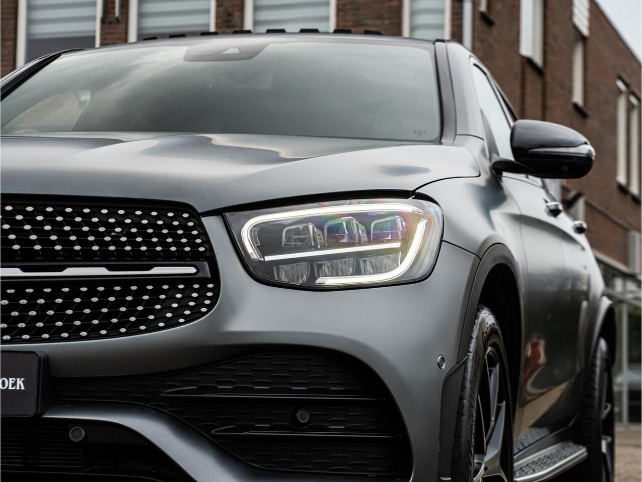 Mercedes-Benz GLC-KLASSE Coupé 300e 4MATIC Premium Plus PANO TREKHAAK 360 CAMERA NIGHT PAKKET TREEPLANKEN ELEK STOELEN