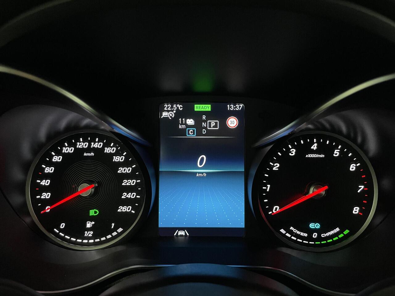 Mercedes-Benz GLC-KLASSE 300e AMG | Distronic | Trekhaak | 360-camera