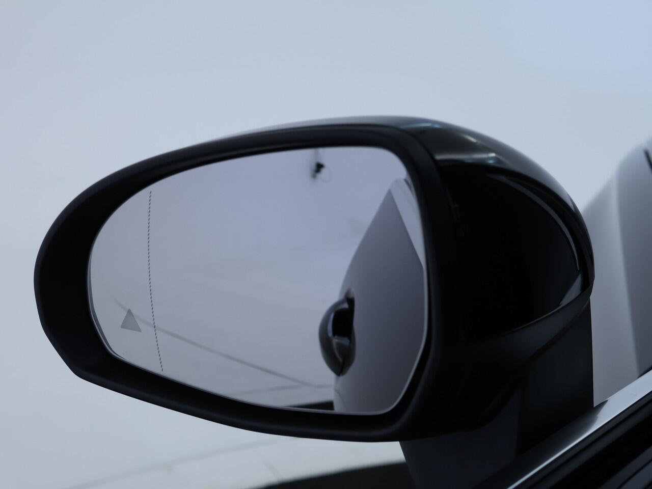 Mercedes-Benz GLC-KLASSE 300 e 4MATIC Plug-In Hybride Trekhaak | Sfeerverlichting | 19 Inch Velgen | Stuur en Stoelverwarming | Memory Voorstoelen. Inclusief 24 maanden MB Certified garantie voor Europa.