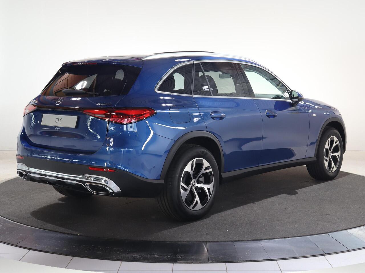 Mercedes-Benz GLC-KLASSE 300e 4MATIC Business Line | Panorama-schuifdak | Trekhaak | 360* camera | Stoelverwarming | Sfeerverlichting